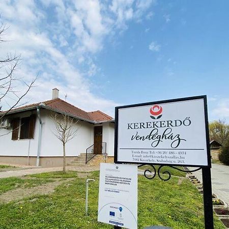 Kerekerdo Vendeghaz Hotell Kisszékely Exteriör bild