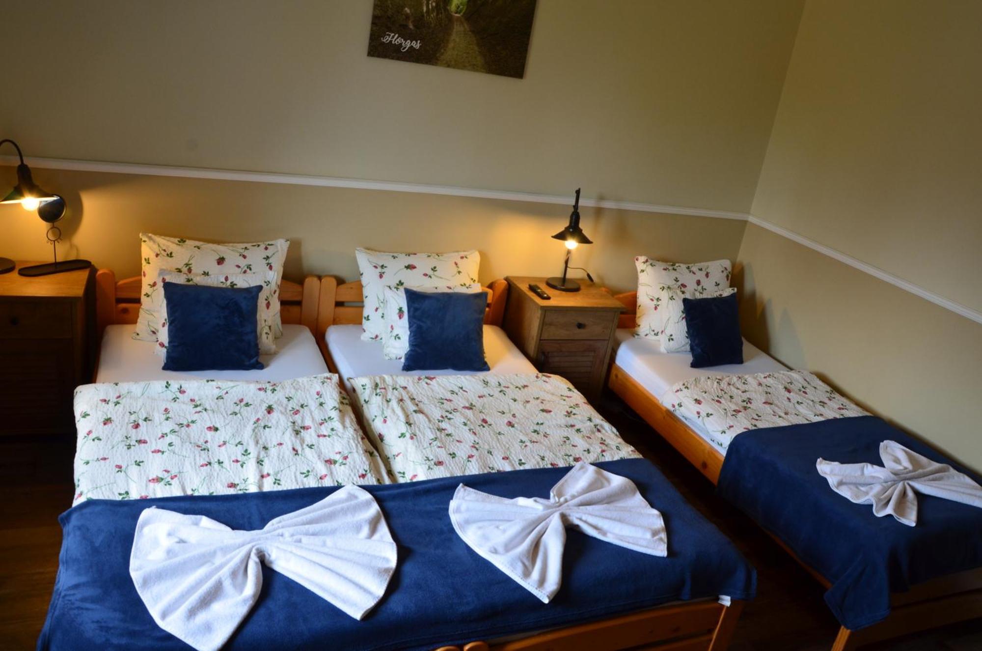 Kerekerdo Vendeghaz Hotell Kisszékely Exteriör bild